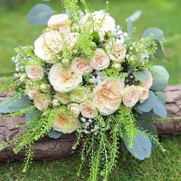 Bruidsboeket rozen lelietjes van dalen