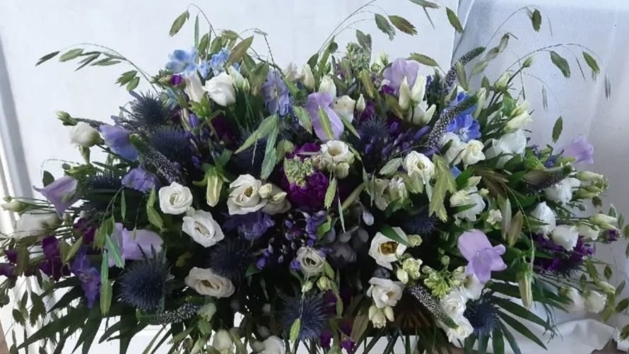 Rouwstuk gemaakt door Bloemsierkunst Florade